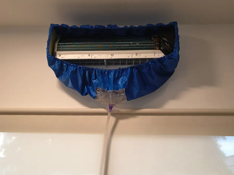 Limpieza y sanitización de unidad interior de split con bolsa recolectora
